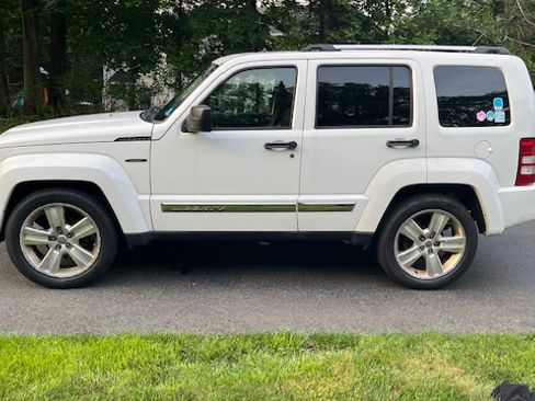Used 2012 Jeep Liberty Limited Jet w/ Comfort/Convenience Group image 1