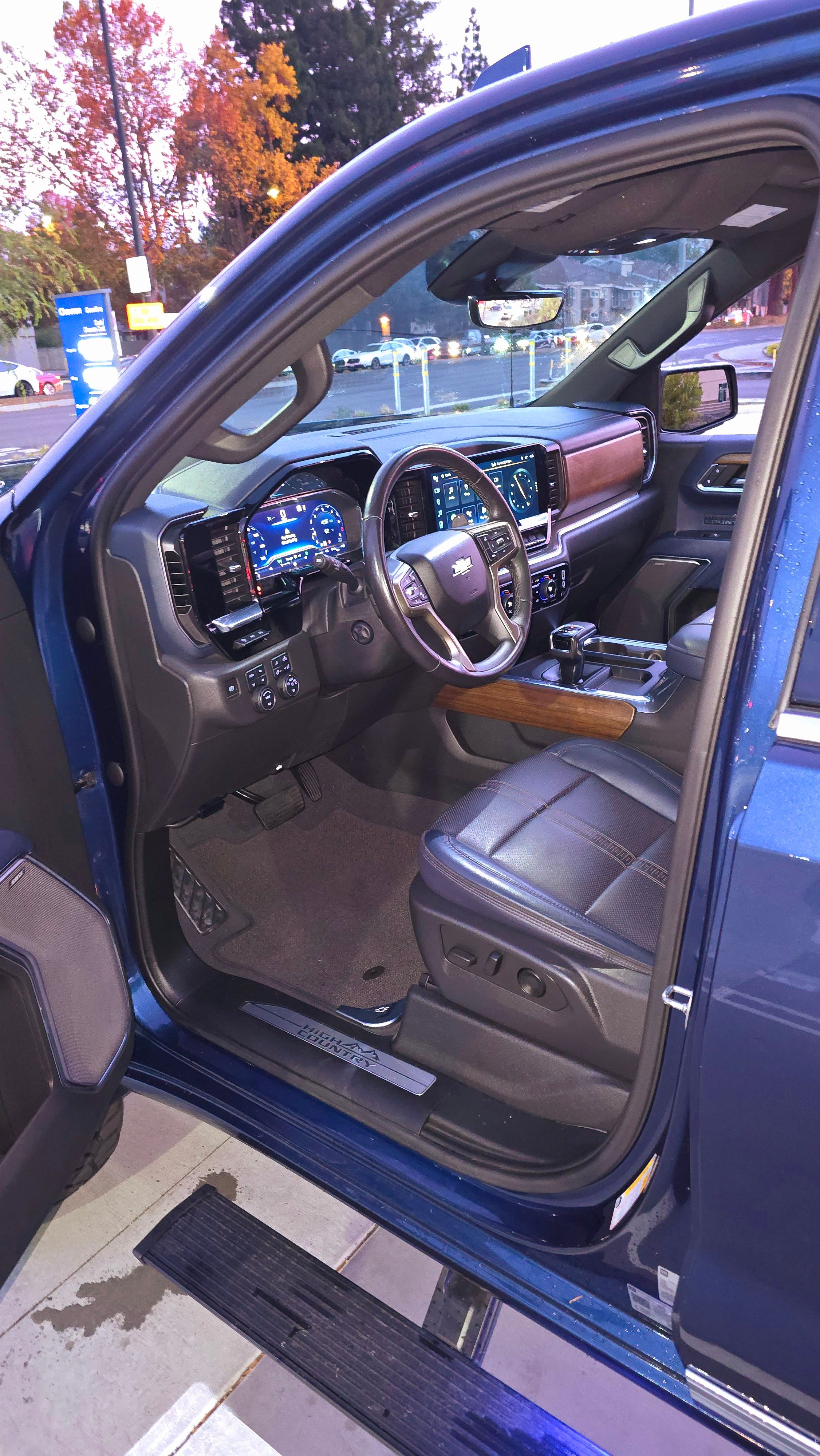 Used 2022 Chevrolet Silverado 1500 High Country w/ Technology Package AWD/4WD image 23
