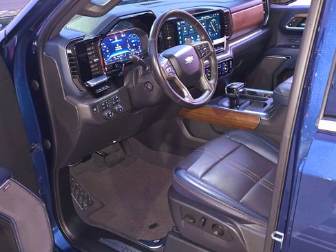 Used 2022 Chevrolet Silverado 1500 High Country w/ Technology Package image 23