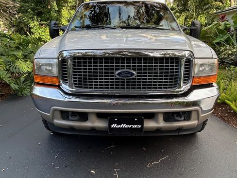 Used 2000 Ford Excursion Limited image 2
