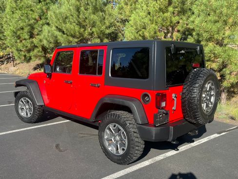 Used 2015 Jeep Wrangler Unlimited Rubicon w/ Connectivity Group image 5