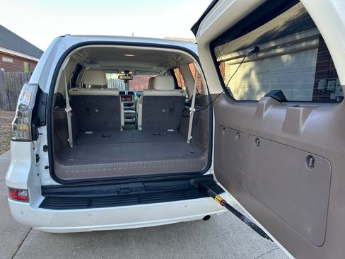 Used 2017 Lexus GX 460 image 17