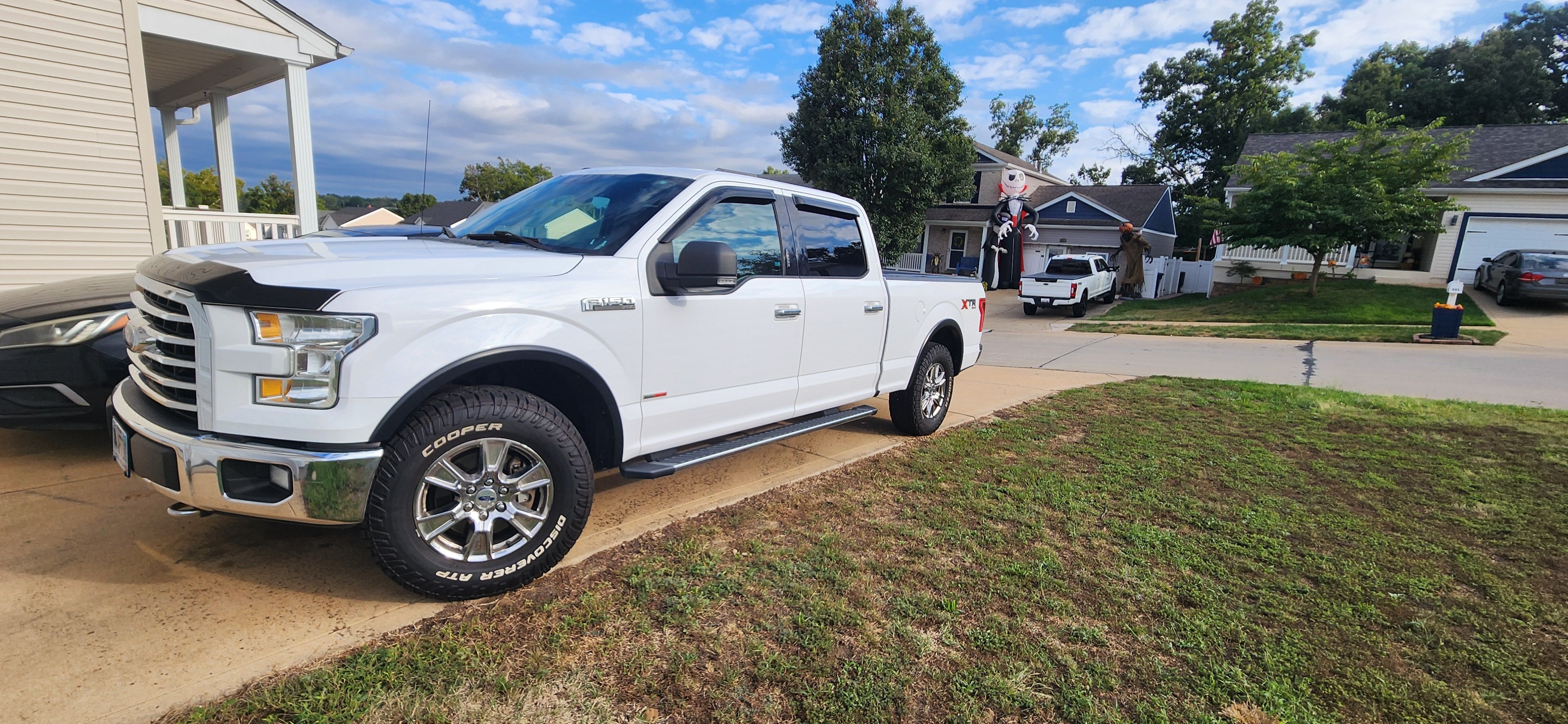 Used 2016 Ford F150 XLT w/ Equipment Group 301A Mid AWD/4WD image 4