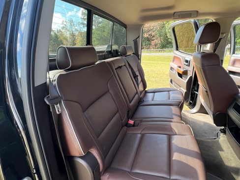 Used 2018 Chevrolet Silverado 1500 High Country image 9