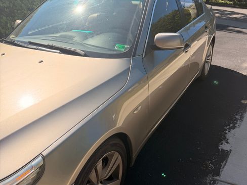 Used 2010 BMW 528i Sedan RWD image 4