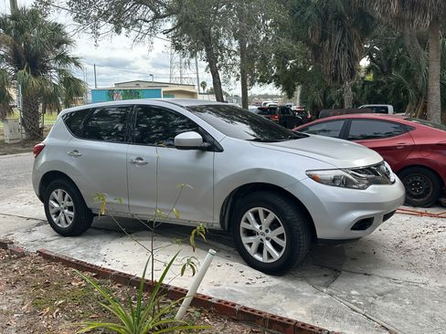 Used 2013 Nissan Murano S image 2