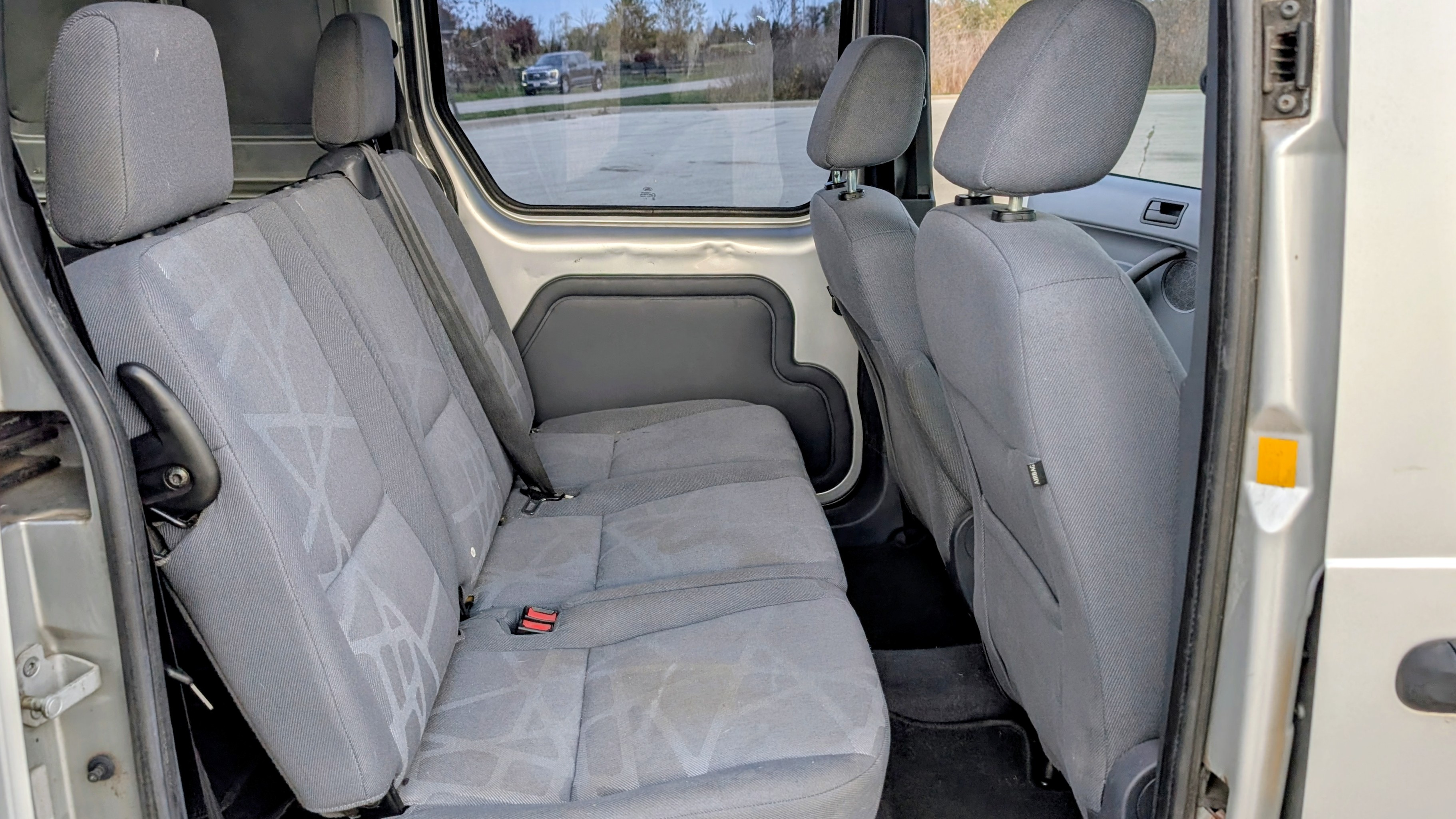 Used 2010 Ford Transit Connect XLT FWD image 2