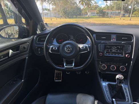 Used 2015 Volkswagen GTI SE image 11