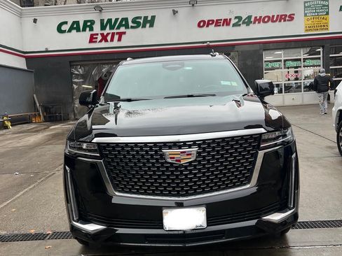 Used 2023 Cadillac Escalade ESV Premium Luxury image 6