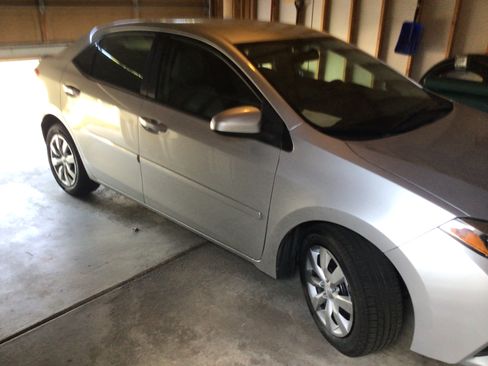 Used 2016 Toyota Corolla LE FWD image 1