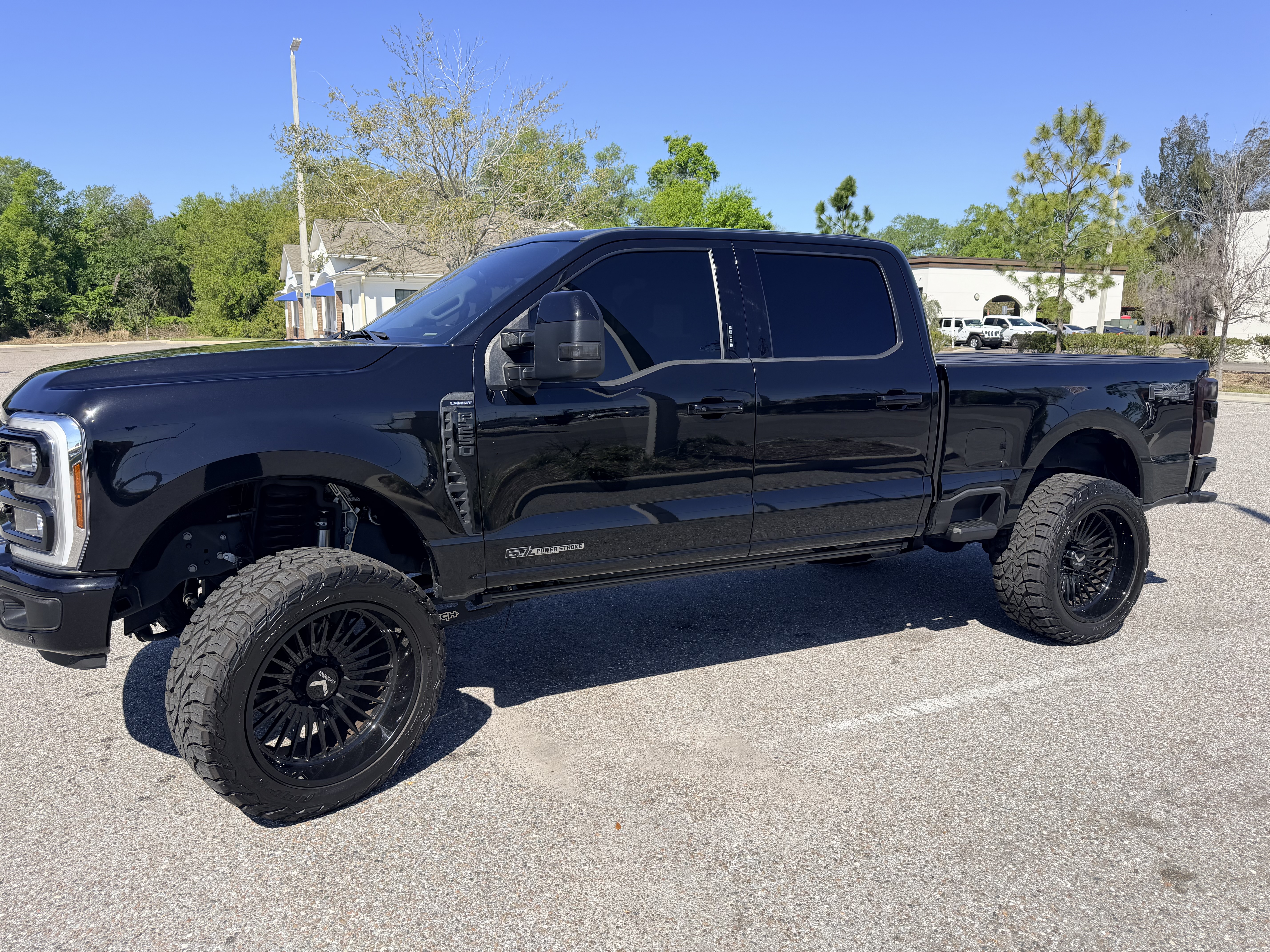 Used 2024 Ford F250 Lariat w/ Lariat Ultimate Package AWD/4WD image 1
