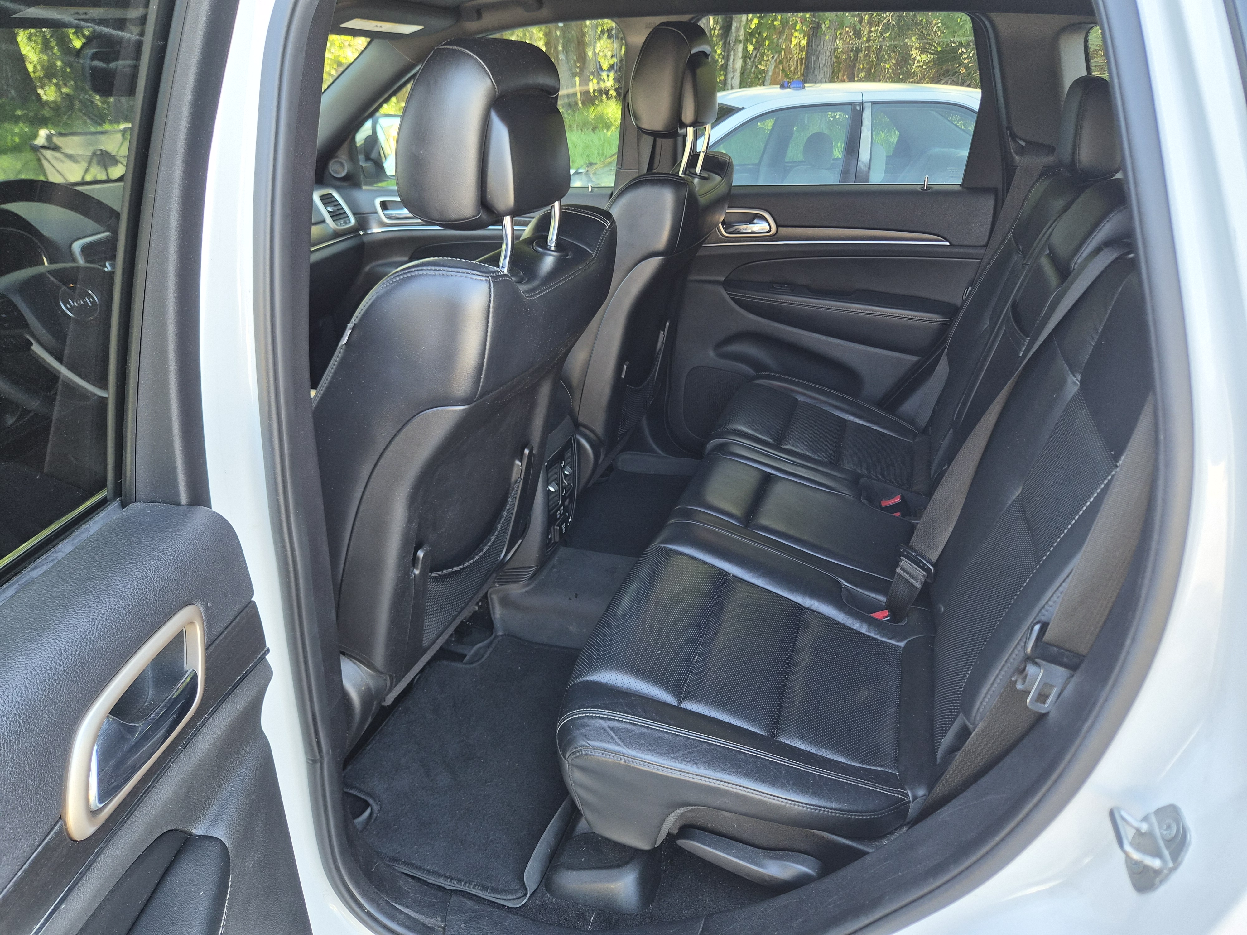 Used 2015 Jeep Grand Cherokee Limited w/ Luxury Group II AWD/4WD image 14