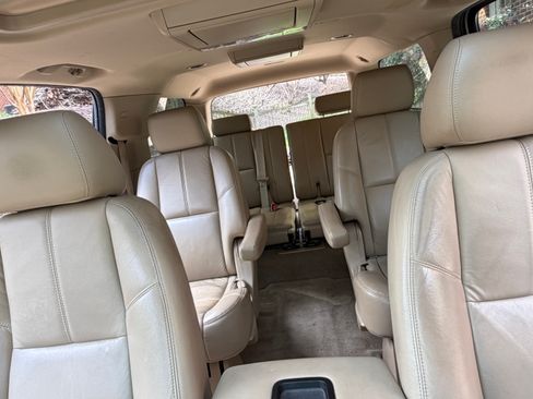 Used 2014 Chevrolet Suburban LT w/ Luxury Package image 14