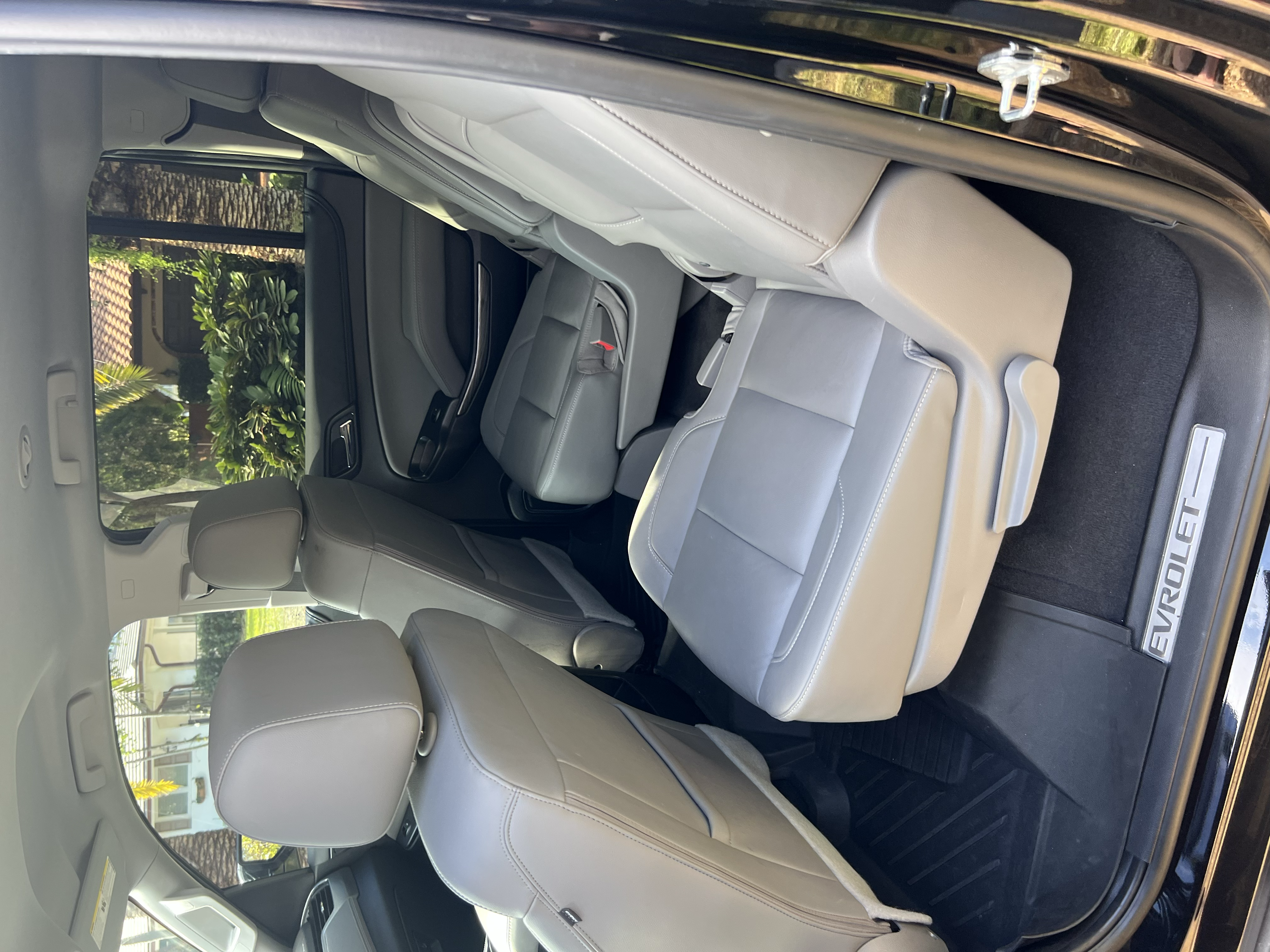 Used 2019 Chevrolet Suburban LT w/ Luxury Package RWD image 12