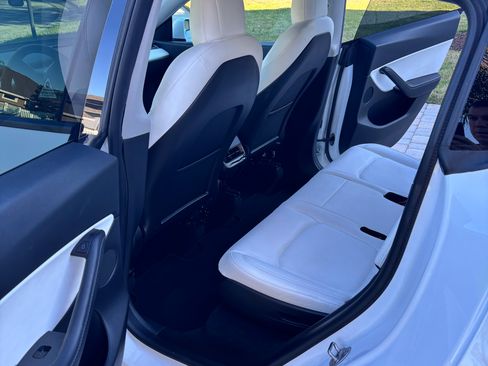 Used 2021 Tesla Model Y Long Range image 11