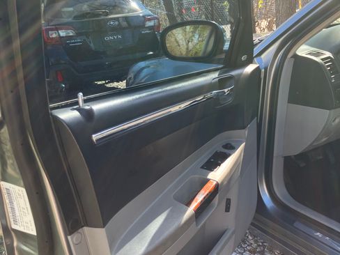 Used 2006 Chrysler 300 C RWD image 8
