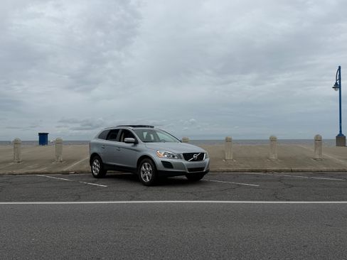 Used 2013 Volvo XC60 3.2 FWD image 1