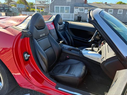 Used 2008 Saturn Sky Red Line RWD image 9