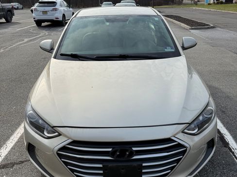 Used 2017 Hyundai Elantra SE image 4