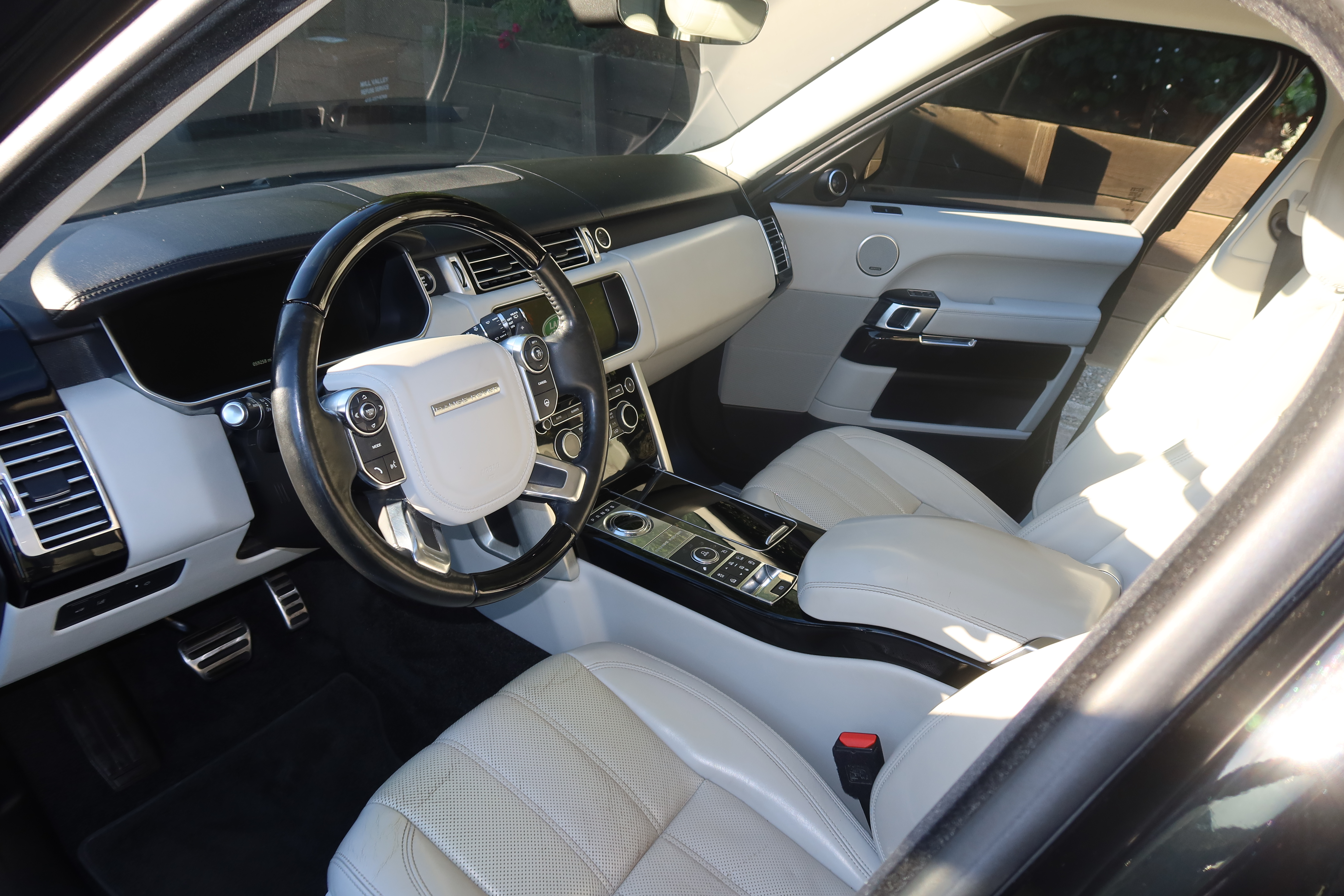 Used 2017 Land Rover Range Rover Supercharged AWD/4WD image 2