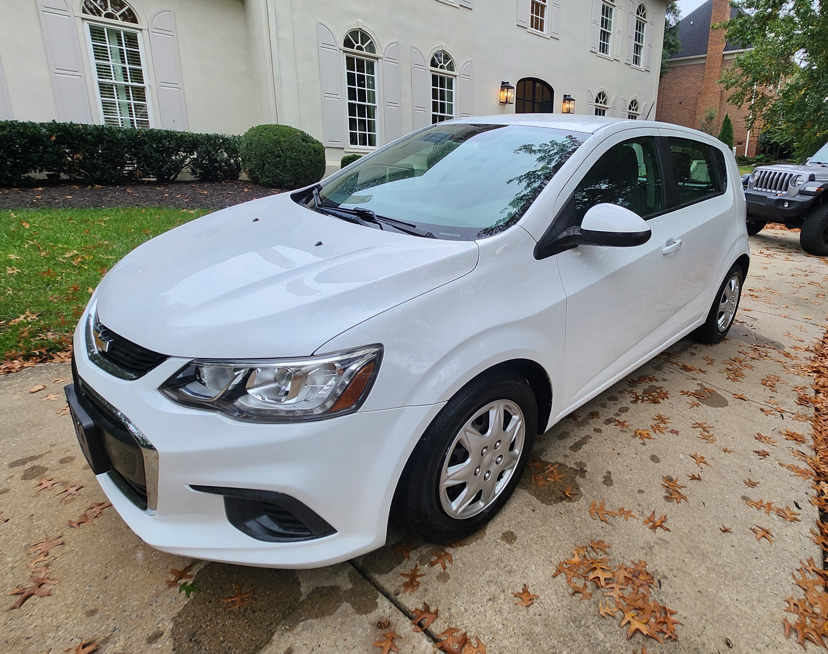 Used 2019 Chevrolet Sonic LT FWD image 1