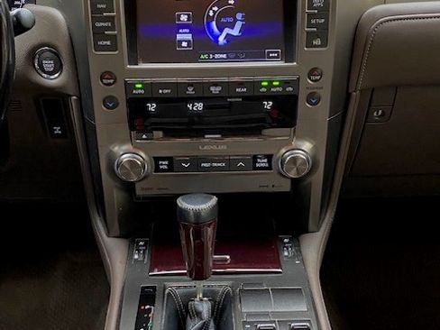 Used 2017 Lexus GX 460 image 9