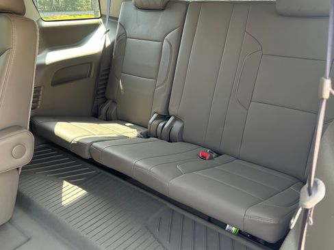 Used 2020 Chevrolet Tahoe LT w/ Luxury Package AWD/4WD image 19