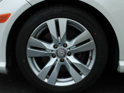 Used 2011 Mercedes-Benz E 350 4MATIC Wagon image 20