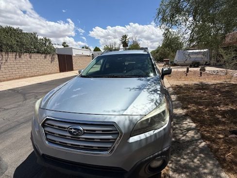 Used 2015 Subaru Outback 2.5i Premium AWD/4WD image 2