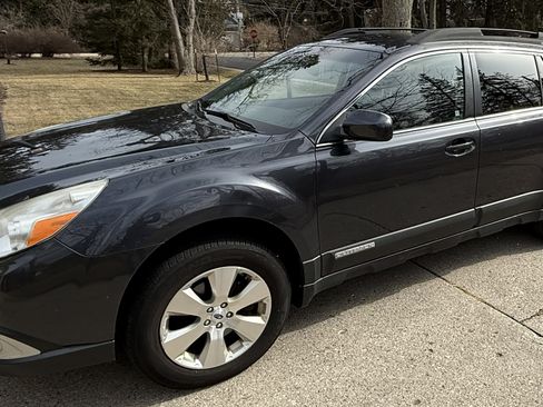 Used 2012 Subaru Outback 3.6R Limited w/ Popular Pkg 1B image 2