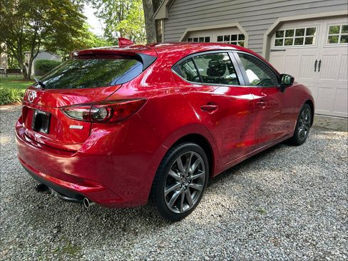 Used 2018 MAZDA MAZDA3 Touring FWD image 4