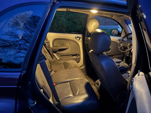 Used 2002 Chrysler PT Cruiser Limited FWD image 6