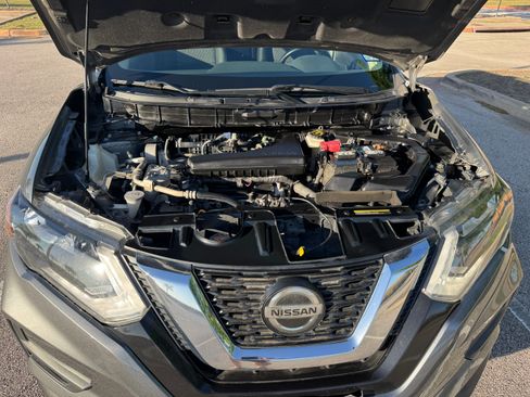 Used 2018 Nissan Rogue SV image 19