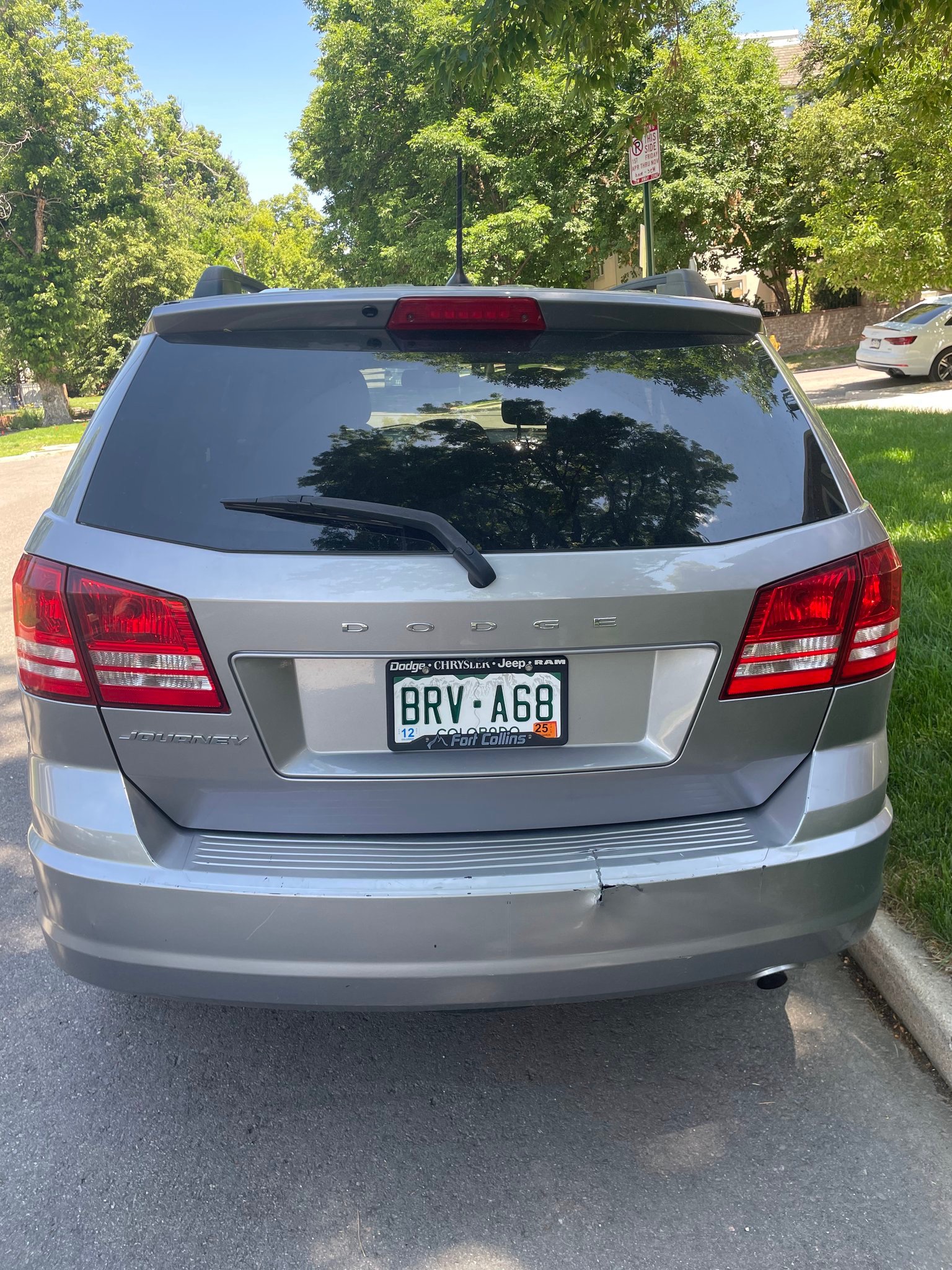 Used 2019 Dodge Journey SE FWD image 4