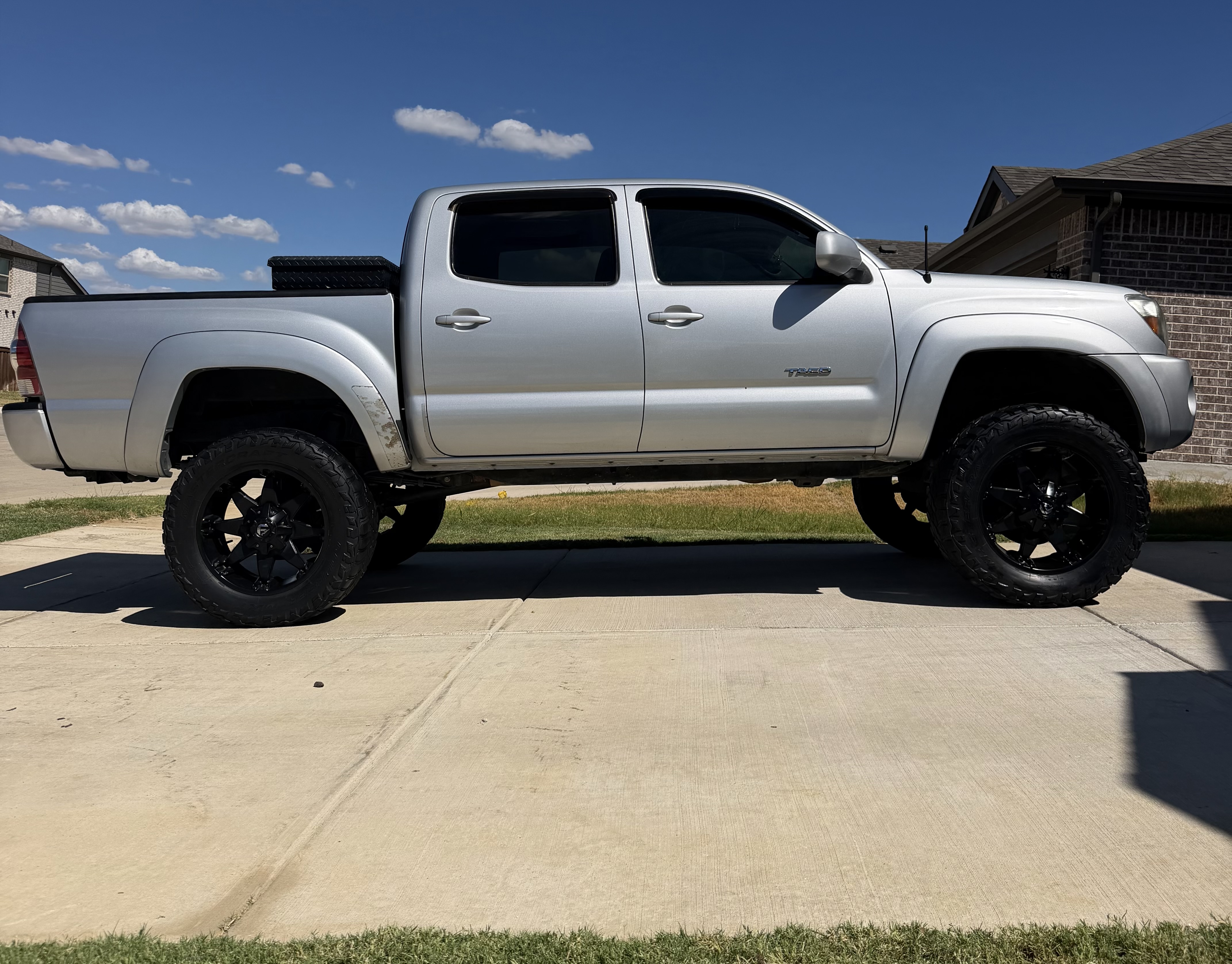 Used 2010 Toyota Tacoma PreRunner w/ TRD Sport Pkg RWD image 2