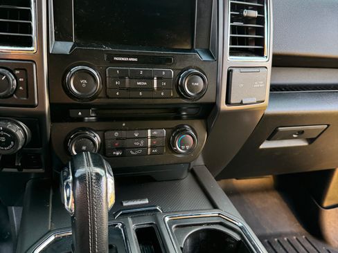 Used 2016 Ford F150 XLT w/ Equipment Group 302A Luxury image 4