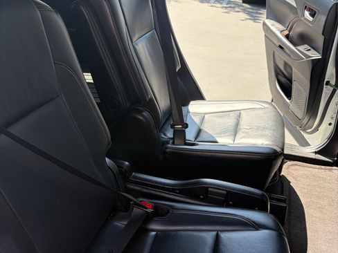 Used 2019 Toyota Highlander XLE AWD/4WD image 15