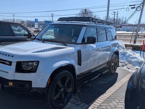 Used 2023 Land Rover Defender 110 image 11