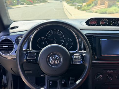 Used 2012 Volkswagen Beetle 2.0T image 12