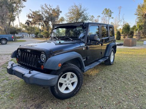 Used 2012 Jeep Wrangler Unlimited Sport image 7