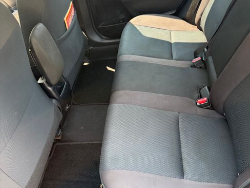 Used 2019 Toyota Corolla LE FWD image 2