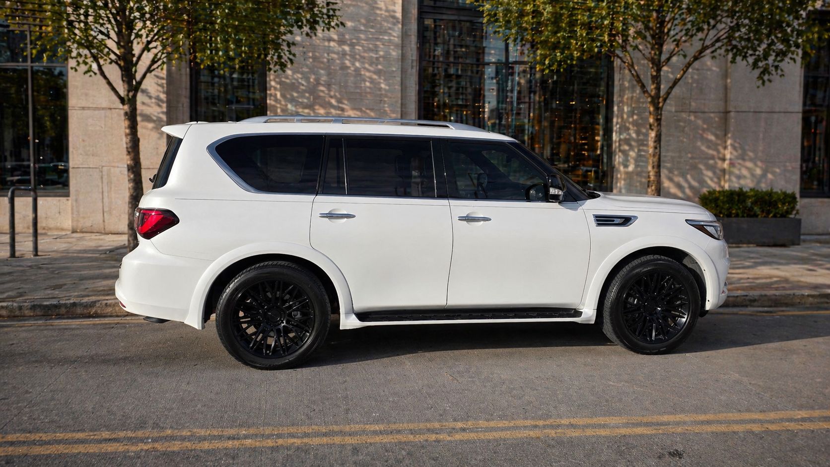 Used 2021 INFINITI QX80 Sensory w/ Cargo Package RWD image 6