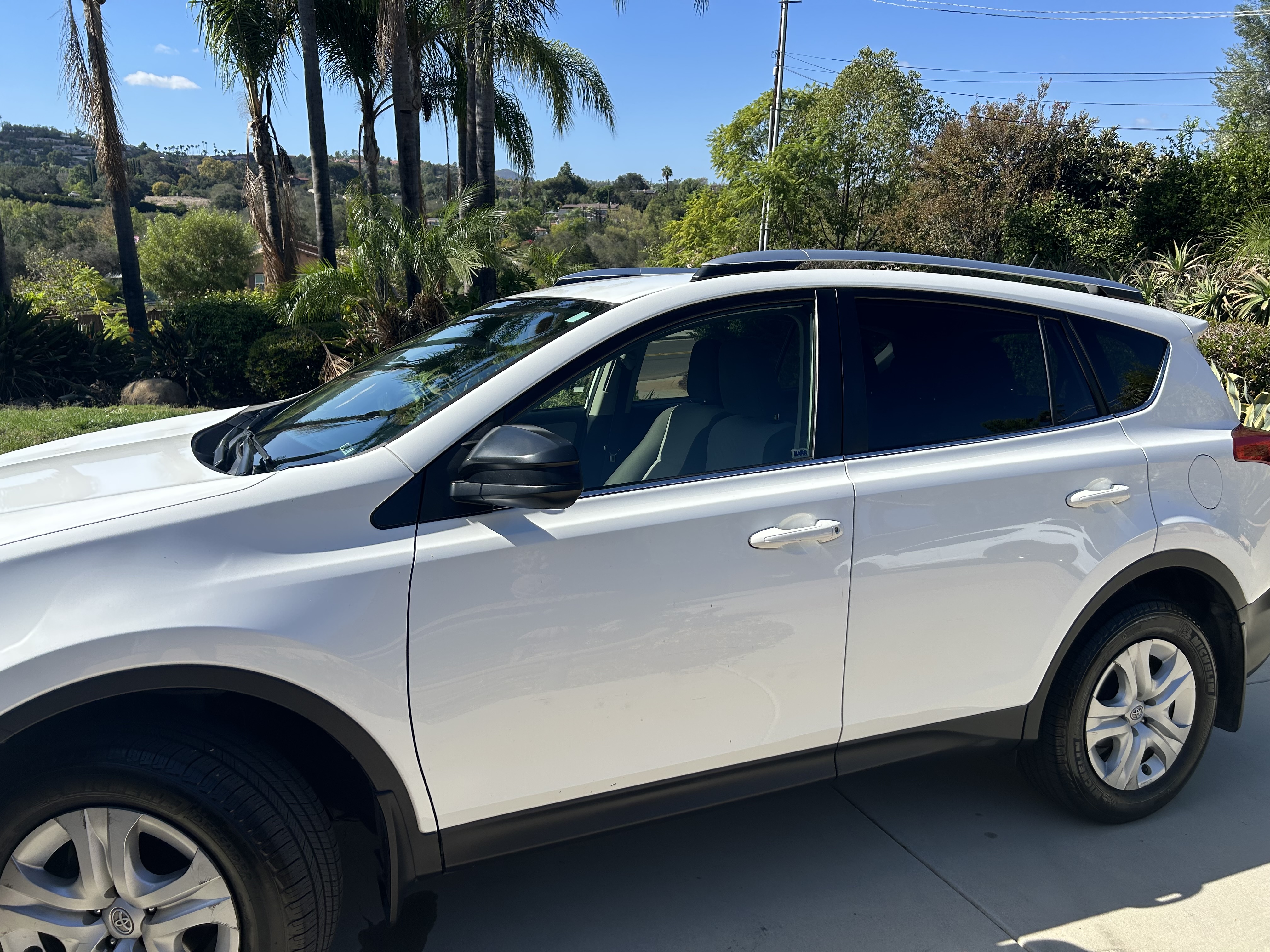 Used 2015 Toyota RAV4 LE AWD/4WD image 4
