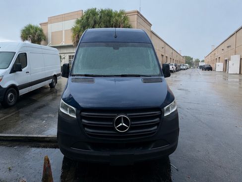 Used 2021 Mercedes-Benz Sprinter 2500 image 5
