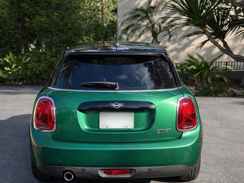 Used 2021 MINI Cooper 4-Door Hardtop image 5