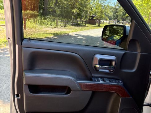 Used 2019 GMC Sierra 1500 SLE w/ SLE Value Package AWD/4WD image 16