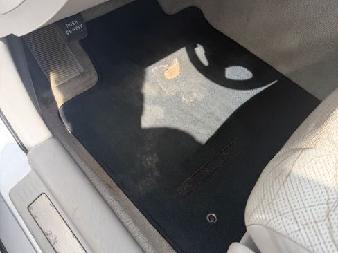 Used 2011 Toyota Avalon Limited image 5