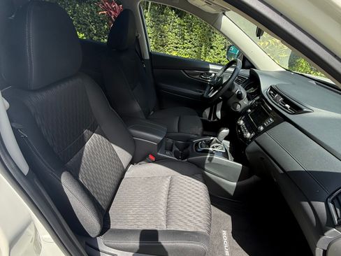Used 2020 Nissan Rogue SV image 10