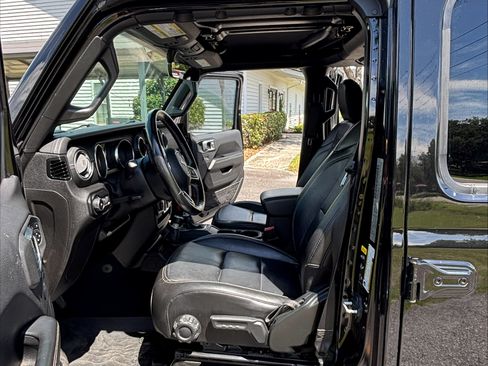 Used 2020 Jeep Wrangler Unlimited Sahara AWD/4WD image 8