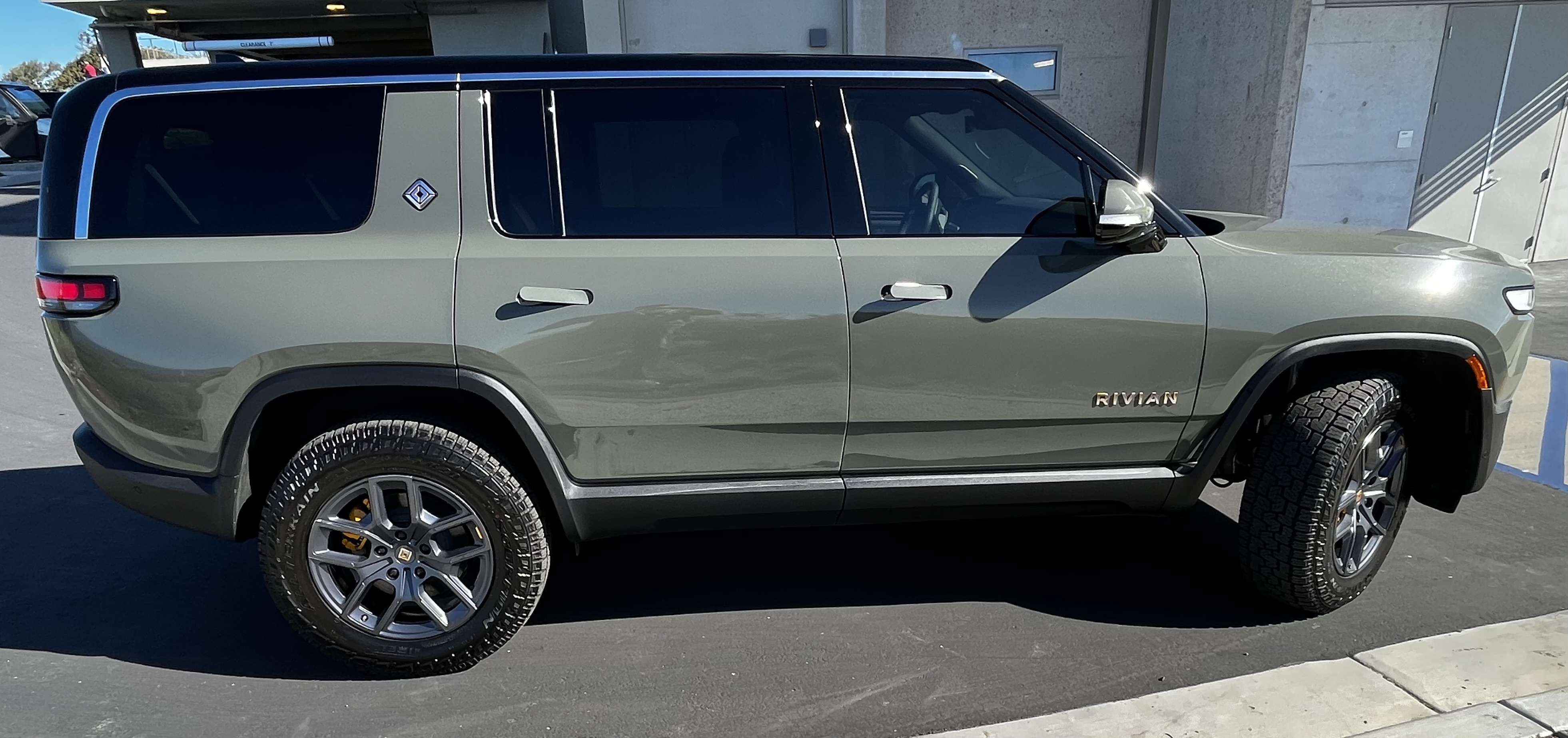 Used 2022 Rivian R1S Launch Edition Quad AWD/4WD image 6